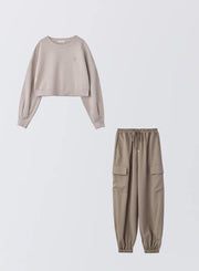 [SET]ロゴ刺繍ショートスウェット+サイドポケットジョガーパンツ - MES VACANCES