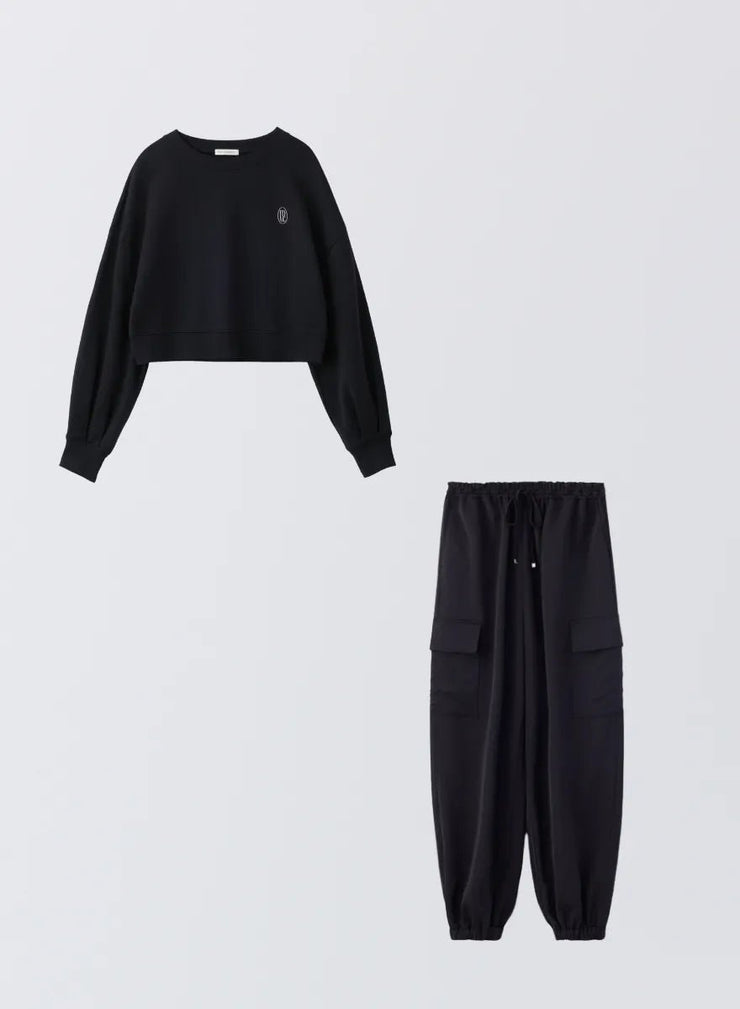 [SET]ロゴ刺繍ショートスウェット+サイドポケットジョガーパンツ - MES VACANCES