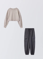 [SET]ロゴ刺繍ショートスウェット+サイドポケットジョガーパンツ - MES VACANCES