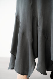 [set]【MES VACANCES×airCloset24SS】<br>Organic cotton ロゴTシャツ<br>サテンエスカルゴスカート(SLATE GRAY) - LES TROIS GRACES