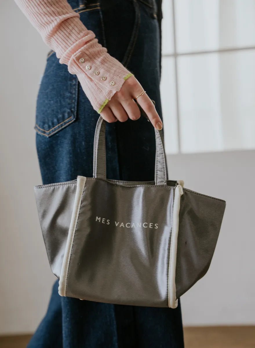 新品タグ付き　リザード ReZARD 　トートバック　メタルプレート　完売品 サテンキューブロゴトートバッグ（Silver Gray） – MES VACANCES