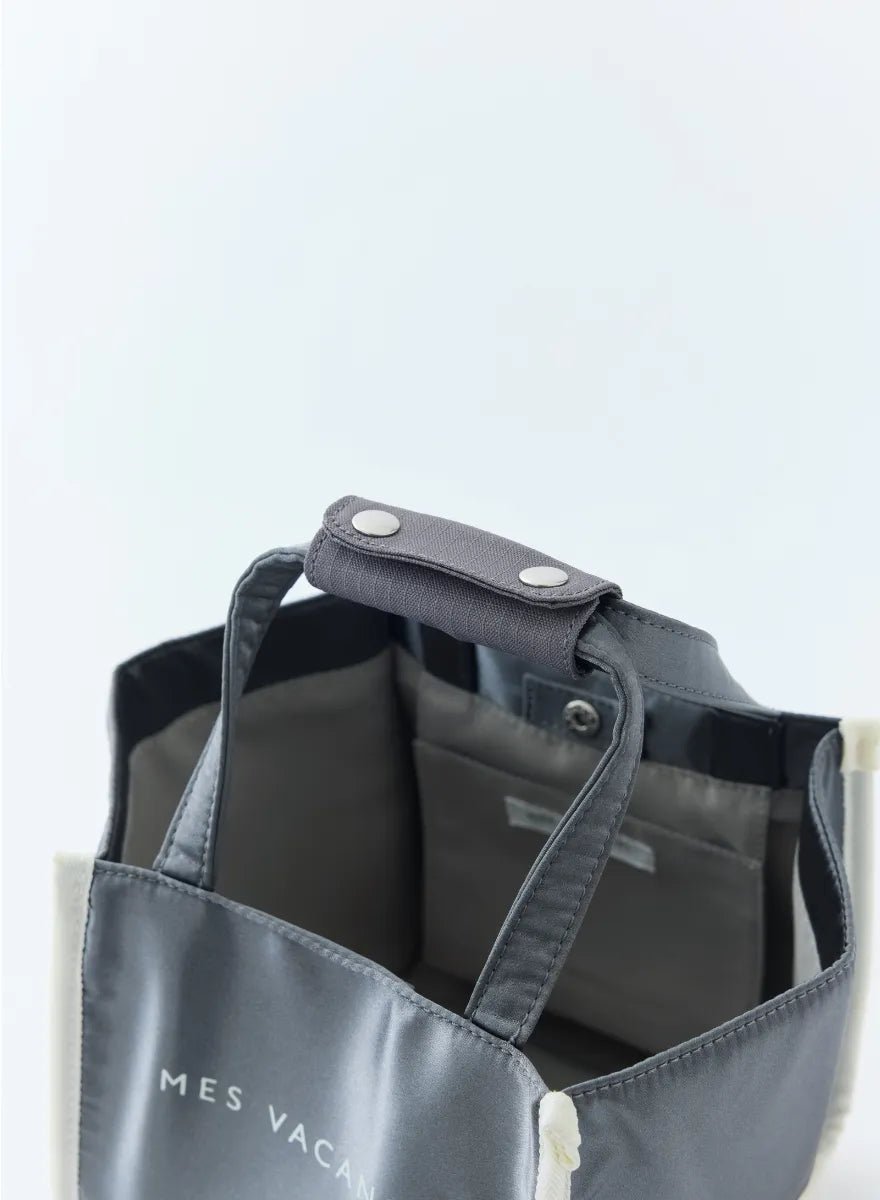 新品タグ付き　リザード ReZARD 　トートバック　メタルプレート　完売品 サテンキューブロゴトートバッグ（Silver Gray） – MES VACANCES