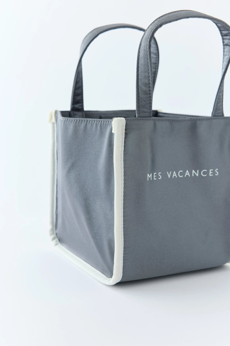 サテンキューブロゴトートバッグ（Silver Gray） - MES VACANCES