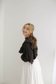 スタンドカラーフリルブラウス - LES TROIS GRACES