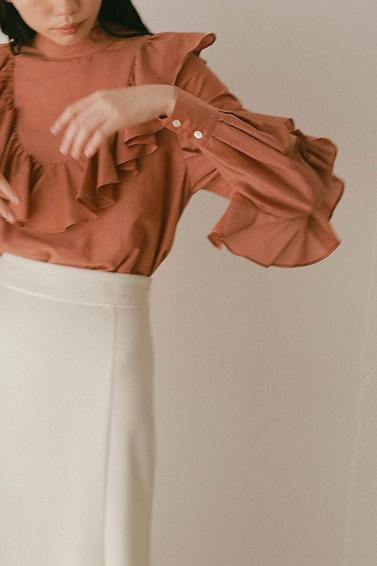スタンドカラーフリルブラウス - LES TROIS GRACES