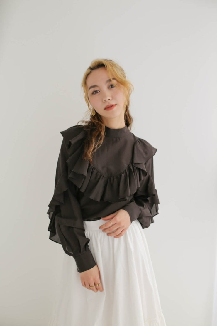 スタンドカラーフリルブラウス - LES TROIS GRACES