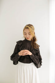 スタンドカラーフリルブラウス - LES TROIS GRACES