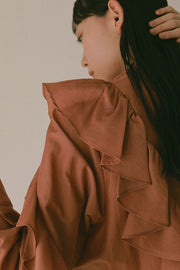 スタンドカラーフリルブラウス - LES TROIS GRACES